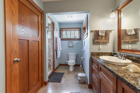 Custom High-End Home for Sale in Waupaca, WI - image 33