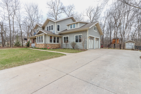 Custom High-End Home for Sale in Waupaca, WI - image 47