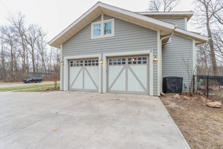 Custom High-End Home for Sale in Waupaca, WI - image 2