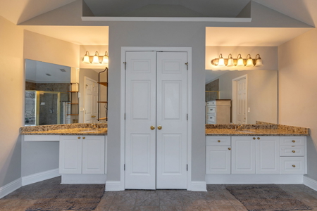Spacious 5-Bedroom Retreat. Luxury, Comfort, and Convenience. - image 24