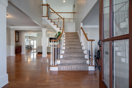 Spacious 5-Bedroom Retreat. Luxury, Comfort, and Convenience. - image 2