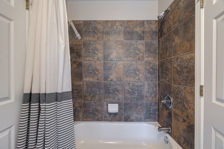 Spacious 5-Bedroom Retreat. Luxury, Comfort, and Convenience. - image 20