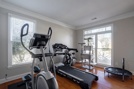 Spacious 5-Bedroom Retreat. Luxury, Comfort, and Convenience. - image 17