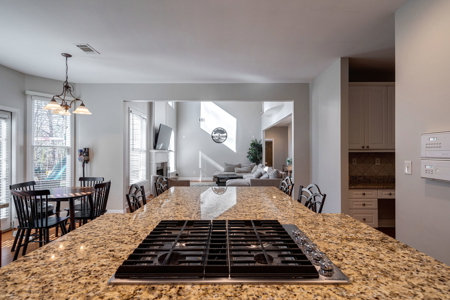 Spacious 5-Bedroom Retreat. Luxury, Comfort, and Convenience. - image 8