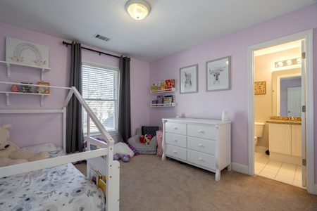 Spacious 5-Bedroom Retreat. Luxury, Comfort, and Convenience. - image 19
