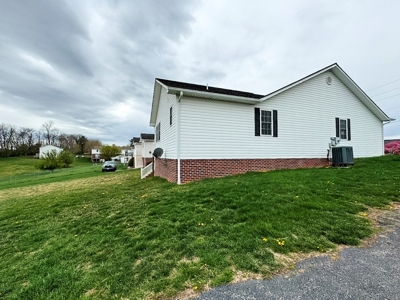 In Town Home For Sale In Wytheville VA - image 42
