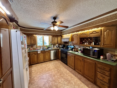 Lyon County, KS - 7 Acres w/ Home in Emporia, Kansas - image 3