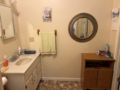 2 Bedroom 1.5 Bath Home - Garage - Russell Springs, Ky. - image 28