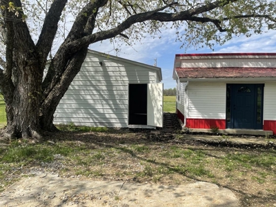 Recently Remodeled Home in Monticello, Kentucky - image 12