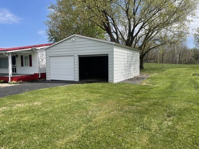 Recently Remodeled Home in Monticello, Kentucky - image 7