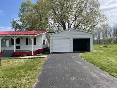 Recently Remodeled Home in Monticello, Kentucky - image 9