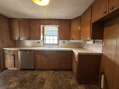 Country Home- Latimer County Oklahoma- Wilburton, OK - image 23
