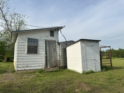 Country Home- Latimer County Oklahoma- Wilburton, OK - image 20