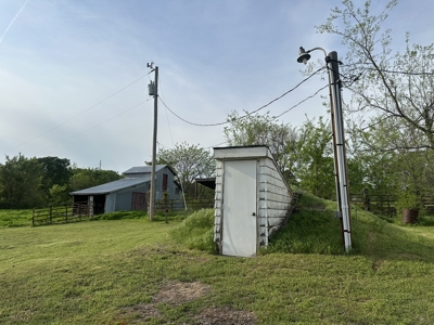 Country Home- Latimer County Oklahoma- Wilburton, OK - image 36