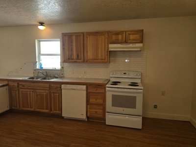 Home with Guesthouse for Sale in Fort Townson, Oklahoma - image 11