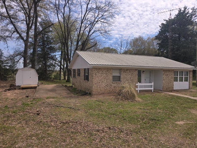 Home with Guesthouse for Sale in Fort Townson, Oklahoma - image 3