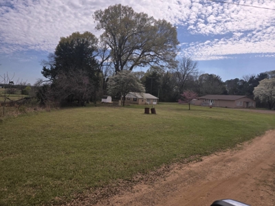 Home with Guesthouse for Sale in Fort Townson, Oklahoma - image 1