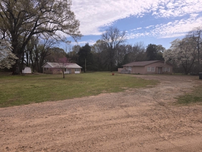 Home with Guesthouse for Sale in Fort Townson, Oklahoma - image 2