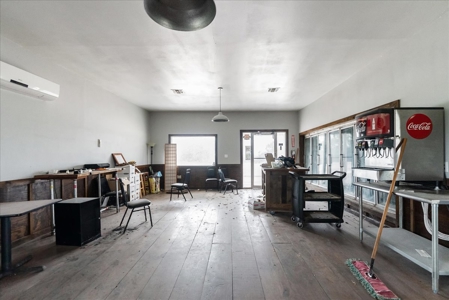 Versatile Commercial/Investment Property – Prime Location!! - image 9
