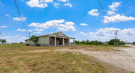 Versatile Commercial/Investment Property – Prime Location!! - image 3