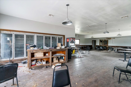 Versatile Commercial/Investment Property – Prime Location!! - image 8