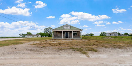 Versatile Commercial/Investment Property – Prime Location!! - image 2