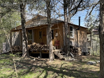 Cabin With Creek Frontage For Sale In North Central Arkansas - image 7