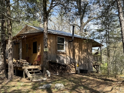 Cabin With Creek Frontage For Sale In North Central Arkansas - image 11