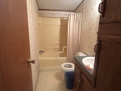 Live Absolute Auction 3 Bedroom Home and Personal Property - image 15