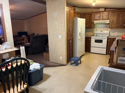 Live Absolute Auction 3 Bedroom Home and Personal Property - image 11
