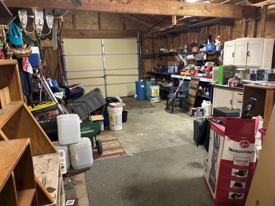 Live Absolute Auction 3 Bedroom Home and Personal Property - image 9