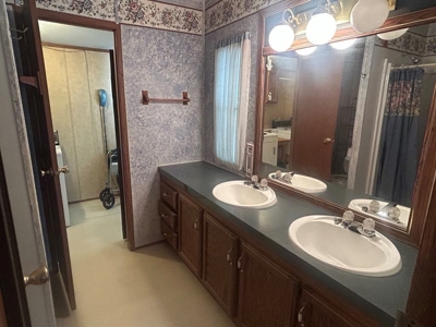 Live Absolute Auction 3 Bedroom Home and Personal Property - image 17