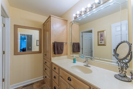 Home for Sale on Private, Wooded Lot in Lawrenceburg, Tennessee - image 23