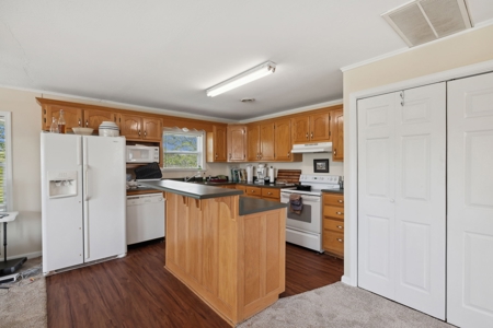 Country Home for Sale in Lewis County, Tennessee - image 12