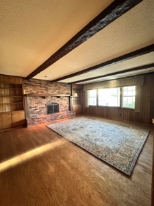 Beautiful and Spacious 4 Bedroom Home for Sale! - image 14