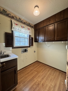 Beautiful and Spacious 4 Bedroom Home for Sale! - image 7
