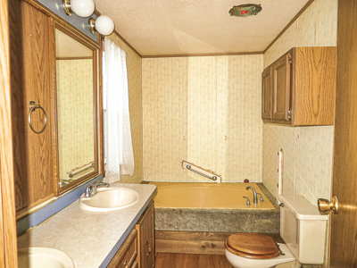 "Affordable Rural Living in Winnett, MT – Cozy Home on Triple Lot - image 12