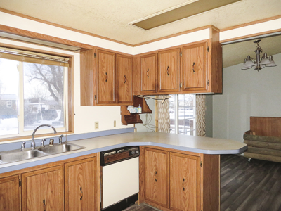 "Affordable Rural Living in Winnett, MT – Cozy Home on Triple Lot - image 4