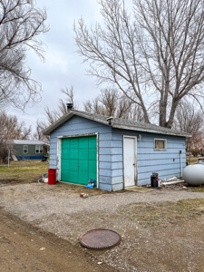 "Affordable Rural Living in Winnett, MT – Cozy Home on Triple Lot - image 2