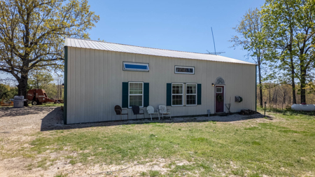 Home and Farm for sale in Howell County - image 2