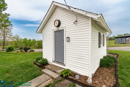 Home Near Lake Cumberland in Albany, Kentucky - image 8