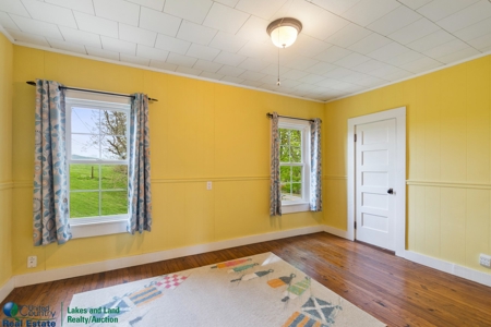 Home Near Lake Cumberland in Albany, Kentucky - image 44