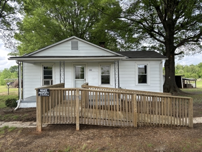 Country Home For sale in Hiddenite, NC!! - image 2