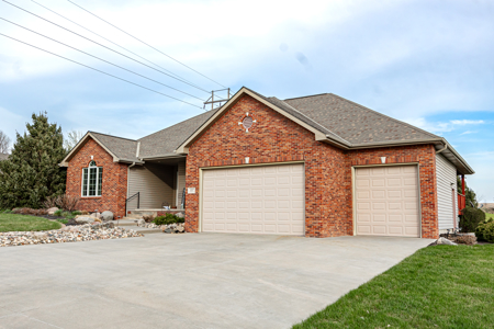 Nebraska Golf Couse Home in Ashland NE. - image 1