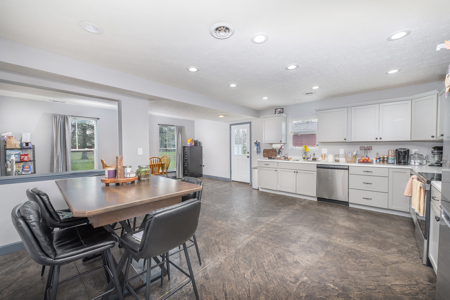 Move-in Ready Gem in Downtown Cardington! - image 5