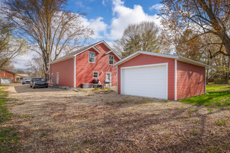 Move-in Ready Gem in Downtown Cardington! - image 24