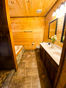 Large Custom Log Home Overlooking The Ozarks For Sale - image 9