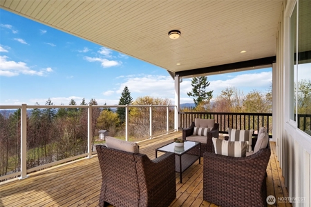 Spacious Modern Home on 4.85 Acres of Scenic Amboy Countryside - image 5
