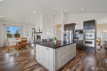 Spacious Modern Home on 4.85 Acres of Scenic Amboy Countryside - image 4