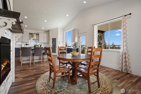 Spacious Modern Home on 4.85 Acres of Scenic Amboy Countryside - image 8
